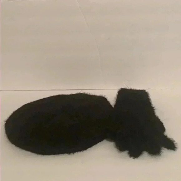 Urban Outfitters Black Eyelash hat and glove set - Picture 2 of 4